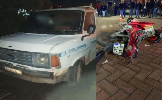 Kamyonetle çarpışan motosikletin sürücüsü öldü; kaza kamerada