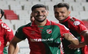 Karşıyaka Erol'u bırakmadı