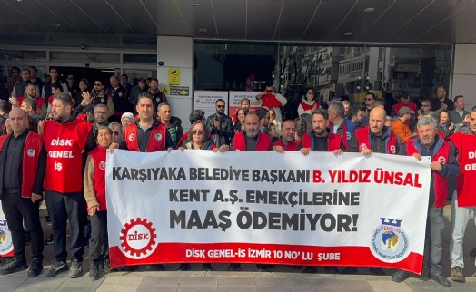 Karşıyaka'da maaş alamayan işçiler belediye önünde ses yükseltti!