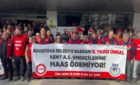 Karşıyaka'da maaş alamayan işçiler belediye önünde ses yükseltti!