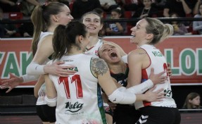 Karşıyaka filede Havran önünde