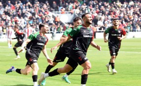 Karşıyaka zorlu virajlarda