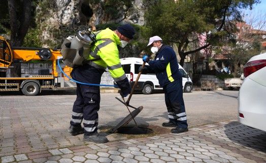 Kemalpaşa haşerelere karşı yoğun mesai