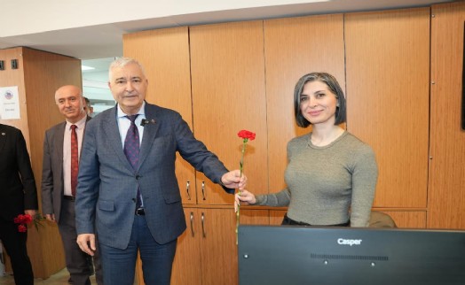 Kemalpaşa’da anlamlı 8 Mart kutlaması