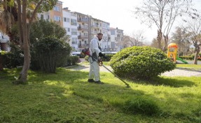 Konak’ın parkları bayramda çiçek gibi