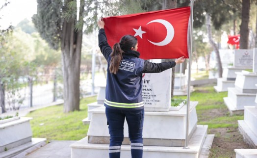 Konak’tan şehitlere vefa: Bayram öncesi temizlik ve bakım seferberliği