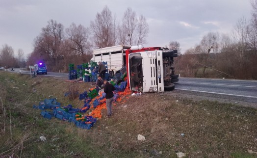 Kütahya'da kamyonet devrildi: 2 yaralı