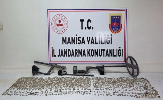 Manisa’da çok sayıda tarihi obje ve sikke ele geçirildi