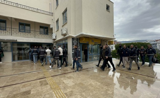 Marmaris Belediyesi'nde 'rüşvet' soruşturmasında gözaltına alınan şüpheliler adliyede