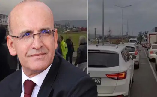 Mehmet Şimşek hemşehrilerini saatlerce trafikte bekletti!