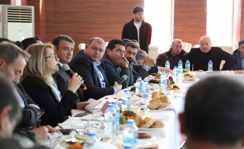 Menderes'te muhtar buluşması: Başkan Çiçek talepleri dinledi
