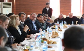 Menderes'te muhtar buluşması: Başkan Çiçek talepleri dinledi