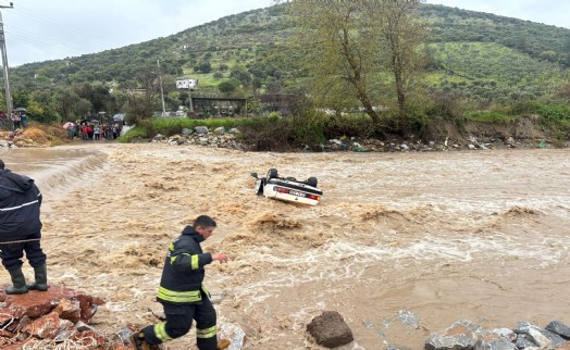 Muğla’da otomobil sel sularına kapıldı: 1 ölü, 1 yaralı