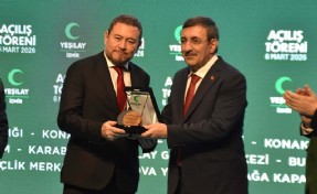 Nazım Torbaoğlu, Cumhurbaşkanı Erdoğan'ın ardından Cevdet Yılmaz'dan da plaket aldı