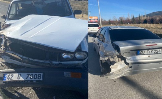 Otomobiller çarpıştı: 4 yaralı