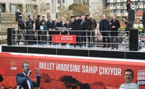 Özgür Özel'den Kuşadası Mitinginde hodri meydan: 'Adayın Özlem’i çıkar karşımıza, koyalım sandığı ortaya, kararı Aydın versin!'