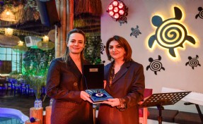 Öznur Tugay: Kadınlar için değişimi güç birliğiyle sağlayalım