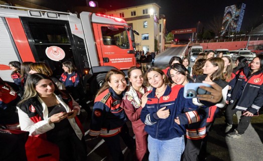 Öznur Tugay'dan İzmir'in kadın kahramanlarıyla iftar