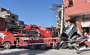Rampada geri kayan vinç dehşet saçtı!