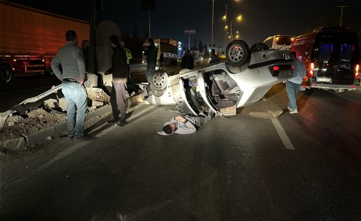 Refüje çarpan otomobil takla attı: 1 yaralı