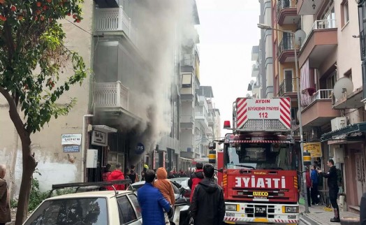 Şarjdaki batarya patladı, iş yerinde yangın çıktı