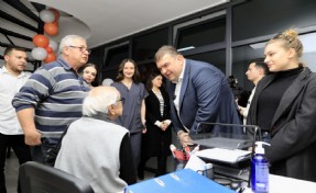 Seferihisar’da emeklilere bayramda yüzde 25 indirim desteği