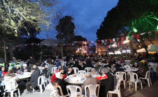 Seferihisar’ın kalbinde bin kişilik 'İftar Sofrası' kuruldu