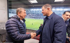 Türk futbolunun efsanesinden Başkan Tugay’a Karşıyaka Stadı teşekkürü