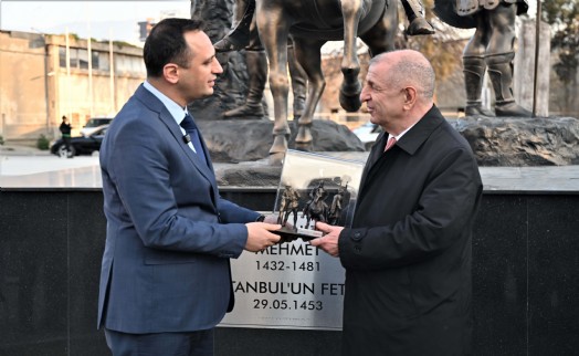 Ümit Özdağ'dan Abide-i Hürriyet Meydanı’na övgü!