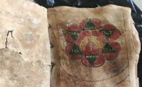 Üzerinde yapılan aramada 15. yüzyıla ait Tevrat ele geçirildi