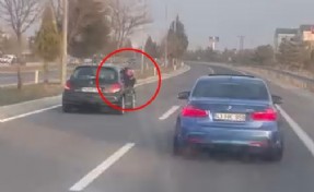 Yolda video çektiler, ceza yediler!