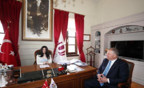 Urla Belediye Başkanlığı koltuğuna Türkiye’nin seçilmiş ilk çocuk meclisi başkanı oturdu