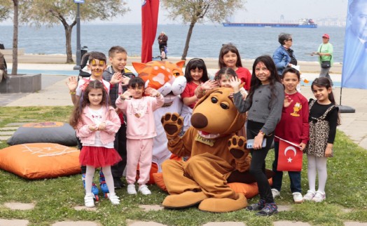 23 Nisan coşkusu Konak’tan yayıldı: Çocuk Şenliği’ne yoğun ilgi