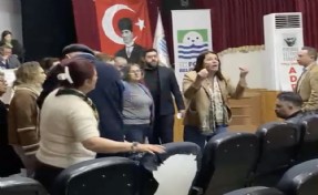 ADD Foça seçimlerinde olay çıktı: Başkan Fıçı 'Pislikler' diye bağırdı