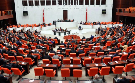 AK Parti’den İç Tüzük hazırlığı: Genel Kurul’a gelmeyen vekilin ödeneği kesilecek