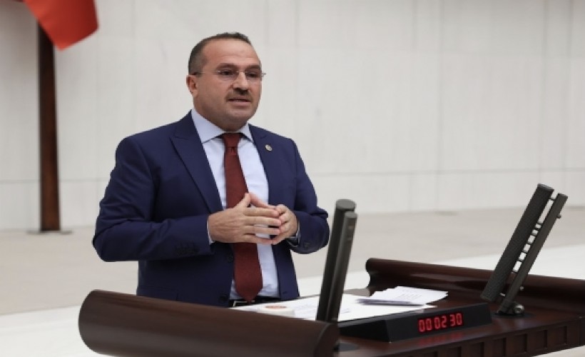 AK Partili Kırkpınar'dan Tugay'a eleştiri: İzmir hizmet bekliyor, polemik değil!