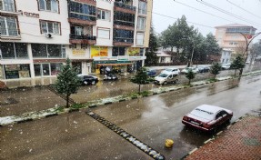 Afyon'da hava sertleşti: Kar geri döndü!