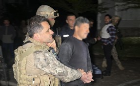 Aile içi şiddet ihbarına giden polislere silahlı saldırı: 1'i ağır, 2 yaralı