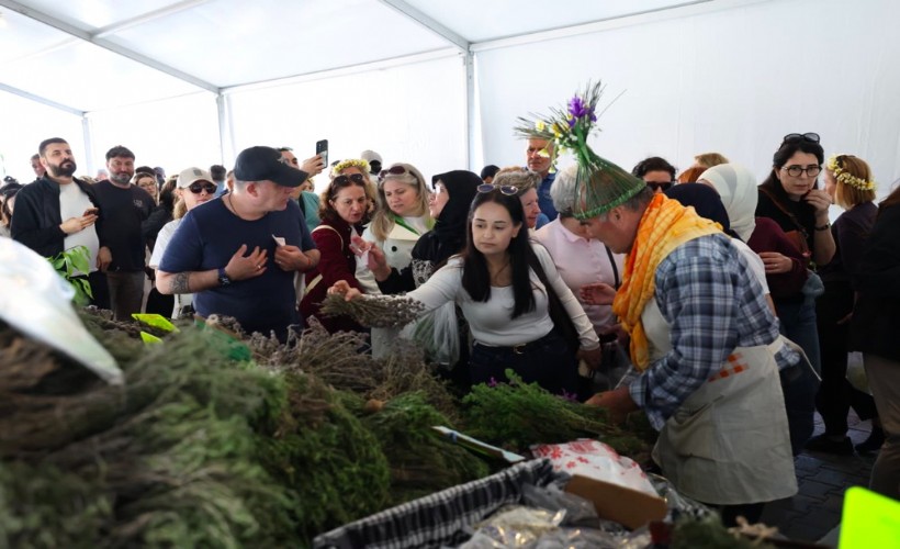 Alaçatı Ot Festivali’nde yoğun cumartesi: Söyleşiler, gastronomi ve büyük ilgi