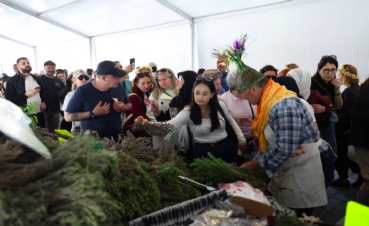 Alaçatı Ot Festivali’nde yoğun cumartesi: Söyleşiler, gastronomi ve büyük ilgi