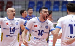 Arkas Spor final için sahada