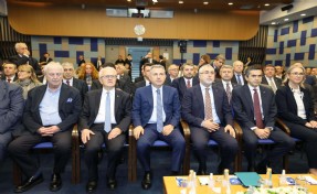 Bakan Işıkhan İzmir’de: Kamu ve işveren, istişare için İZTO'da buluştu