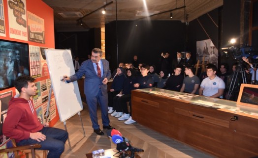 Bakan Tekin, lise öğrencilerine ‘Demokrasi ve İnsan’ dersi verdi