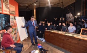 Bakan Tekin, lise öğrencilerine ‘Demokrasi ve İnsan’ dersi verdi