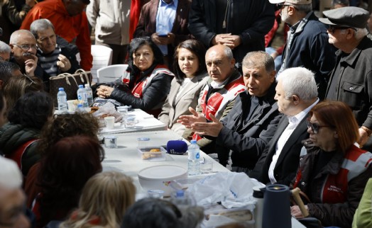 Başkan Tugay, Meslek Fabrikası'nın tapusunu paylaştı!