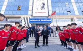 Başkan Tugay'dan Menderes'e teşekkür turu