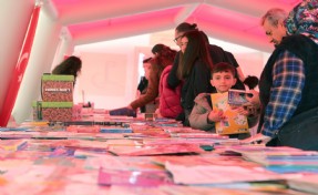 Bayraklı’da çocuk kitap şenliği yoğun ilgi gördü