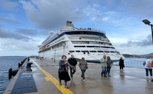 Bodrum'da denizden gelen turist sezonu açıldı