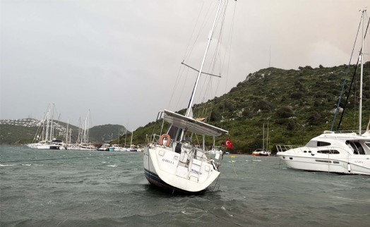 Bodrum’da fırtına hayatı felç etti
