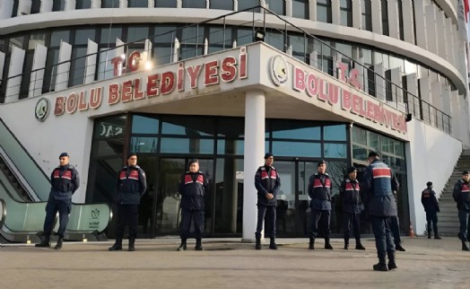 Bolu Belediyesi'ne gece yarısı operasyonu: Başkan yardımcısı dahil 3 kişi gözaltında!